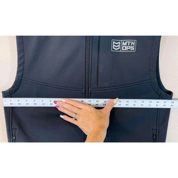 NWOT Mtn Ops Waterproof & Wind Resistant Pursuit Black Men's Vest Large - Picture 10 of 11